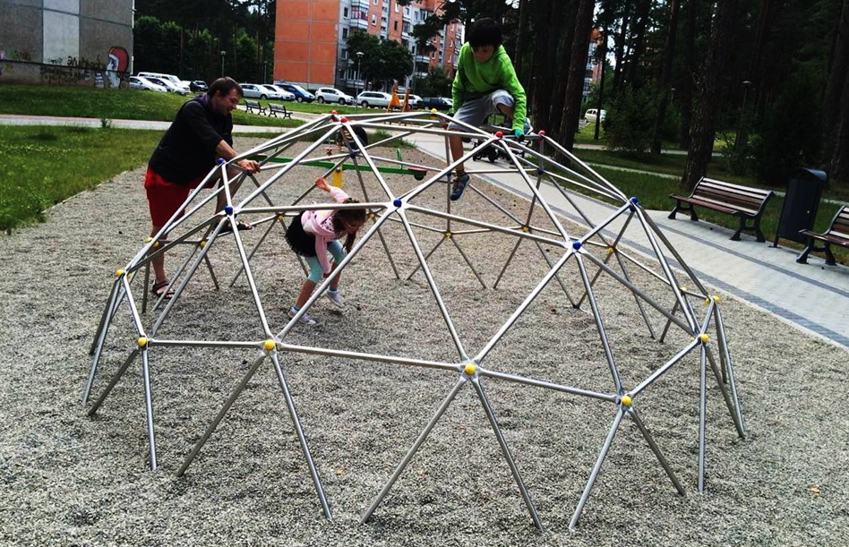 playground_12m2_geodesic_5